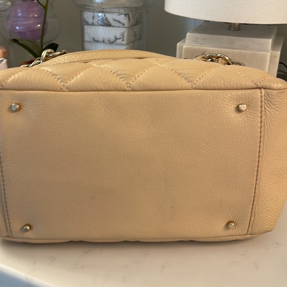 Kate Spade Cream Quilted leather handbag. - Picture 4 of 14